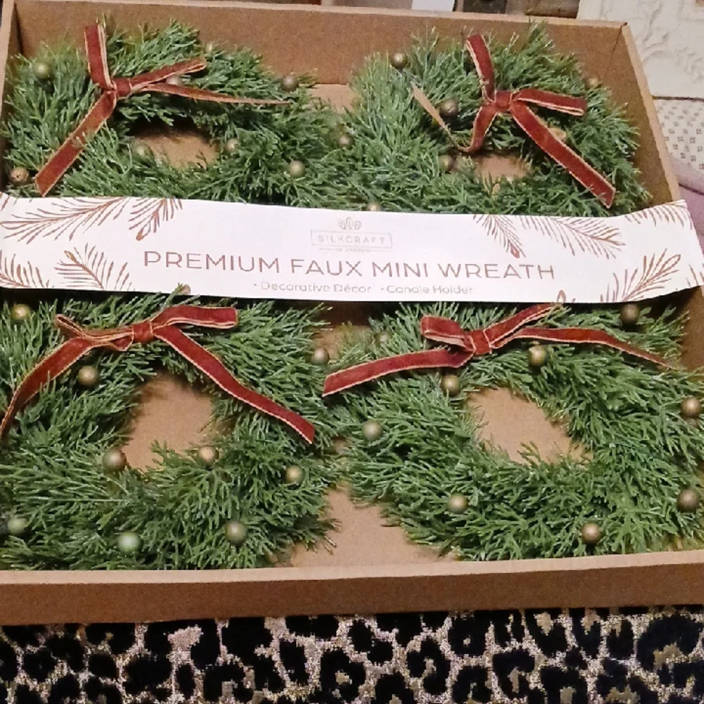 Elegant! ⚜️Craft Festive Green and Gold Mini Wreath Set Of 4 ✨️
